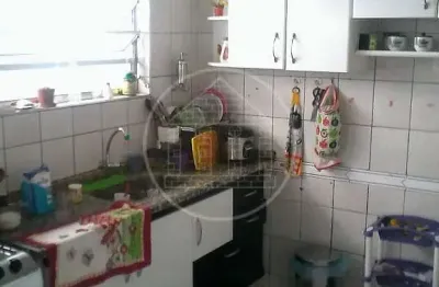 Vendo maravilhoso sobrado com 3 dormitórios, sala, cozinha, banheiro, área de serviço quintal espaç