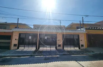 Vendo Ótimo sobrado novo com 3 dormitórios sendo 3 suítes, lavabo, quintal com churrasqueira,