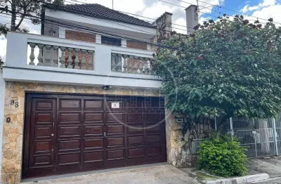 Sobrado à venda com 162m², 3 dormitórios, suíte, home office,  edícula, quintal e 2 vagas em Vila U