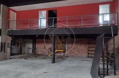 Alugo excelente salão comercial  de 280m²  piso térreo mais 75 m² de mezanino