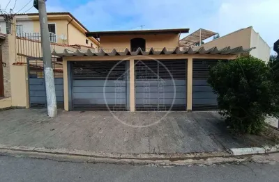 Casa com 3 quartos para alugar no Jardim Bela Vista (Zona Sul), São Paulo 