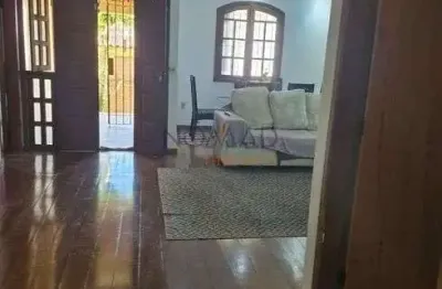 Casa com 3 quartos à venda na Rua Lygia Lucas Kamil, Santa Isabel, Juiz de Fora