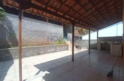 Casa com 2 quartos para alugar na Rua Luiz Vicentin, Nova Benfica, Juiz de Fora