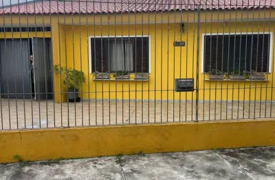 Excelente oportunidade ! Casa principal + 3 apt gerando R$2050 ao mês
