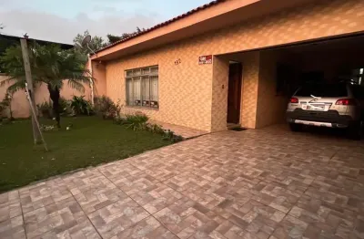 Casa na melhor localização do mercês, terreno imenso, próximo ao festval