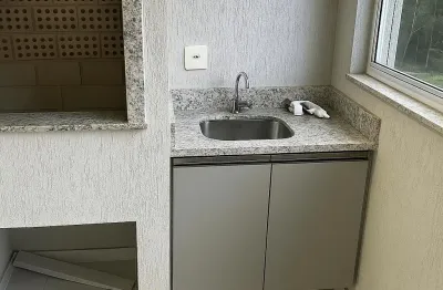Lindo apartamento no positivo ecoville no último andar ensolarado