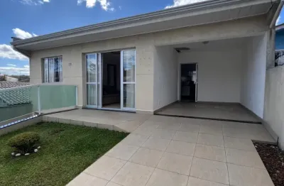 Linda casa averbada para 2 famílias.  excelente para morar e investir!