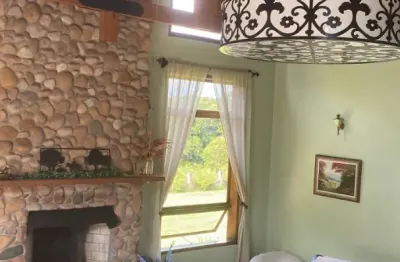 Linda propriedade próxima à Escola Internacional de Curitiba