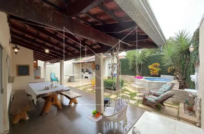 Casa para Venda em Caldas Novas, Setor Aeroporto, 3 dormitórios, 3 suítes, 4 banheiros, 4 vagas