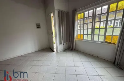 Village com 2 dormitórios para alugar, 55 m² por r$ 2.800,00/mês - maitinga - bertioga/sp