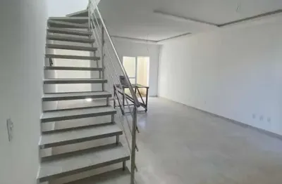 Charme e praticidade: sobrado com amplo living no coração de porto belo