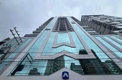 Apartamento espaçoso com 3 suítes e vista para o mar no residencial long beach