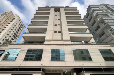 Aconchegante apartamento mobiliado com 2 suítes e churrasqueira em meia praia