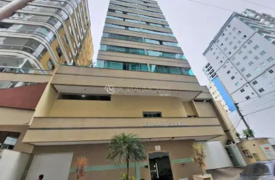 Apartamento mobiliado com suíte, sacada integrada e 02 vagas de garagem em meia praia, itapema-sc