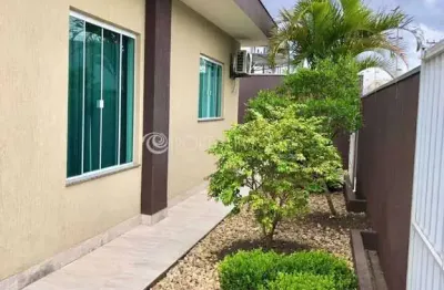 Casa com 3 quartos à venda na Rua 1208, 1, Meia Praia, Itapema