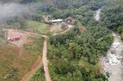 Chácara encantadora em major gercino-sc: casa de madeira com vista para as montanhas e riacho