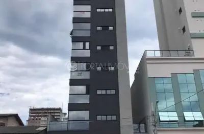 Elegância e conforto a 550 metros do mar: apartamento de alto padrão com 3 suítes!