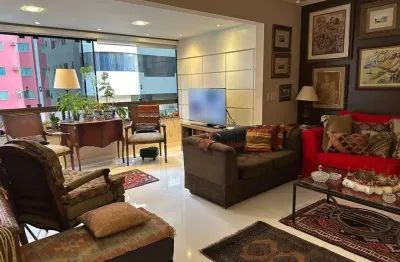 Apartamento reformado a 150 metros do mar: 3 dormitórios no residencial itália, meia praia