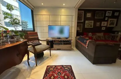 Apartamento reformado a 150 metros do mar: 3 dormitórios no residencial itália, meia praia