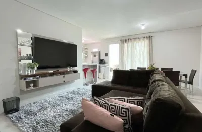 Apartamento exclusivo em meia praia: 3 suítes e terraço a apenas 250m do mar