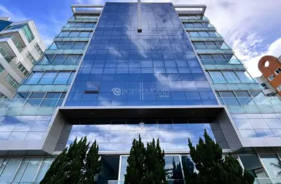 Exclusividade e sofisticação no victor hugo residence: cobertura com 440 m² e lazer completo no centro de itapema