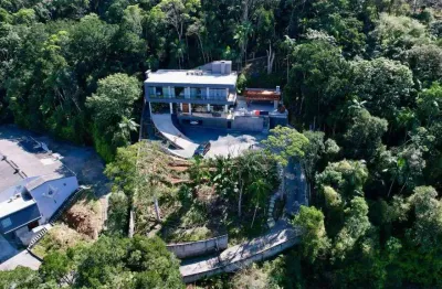 Casa exclusiva com vista panorâmica no bairro morretes