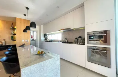 Luxuosa cobertura de 4 suítes, 3 vagas, vista mar e ampla área de lazer a 270m da praia – itapema