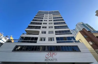 Mobiliado, 3 dormitórios e 2 vagas – amplo apto no residencial minatti, meia praia
