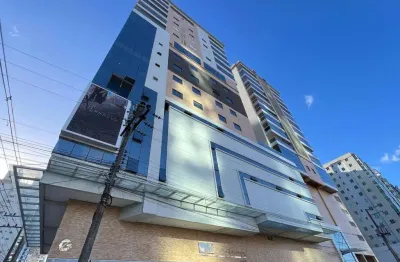 Duplex de alto padrão com 3 suítes e 3 vagas – mobiliado e a poucos metros do mar em meia praia