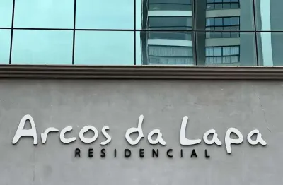 Sala comercial em meia praia com 1 vaga – entrada facilitada e estuda permuta!