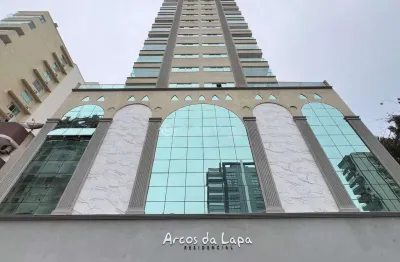 Sala comercial em meia praia com 1 vaga – entrada facilitada e estuda permuta!