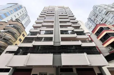 Apartamento amplo com 4 dormitórios e terraço privativo no coração da meia praia!