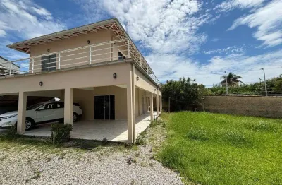 Casa com terreno amplo de 530m² em porto belo – 3 dorms e garagem coberta