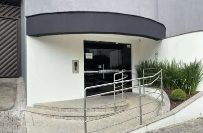 Espaço e conforto: apto com 4 quartos e churrasqueira em meia praia, itapema