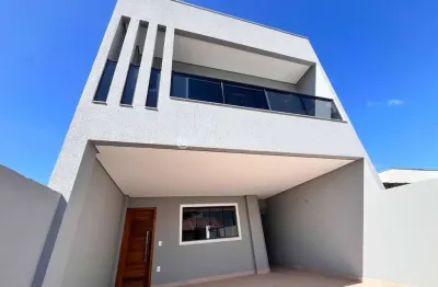 Sobrado novo com 3 dormitórios e 2 vagas – suíte com sacada em morretes, itapema