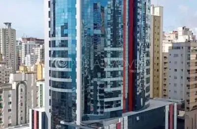 Cobertura linear luxuosa 1 andar abaixo do topo – 4 suítes, vista panorâmica e 3 vagas