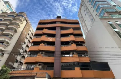 Apartamento mobiliado com 3 dormitórios e churrasqueira em meia praia – pontal do sul