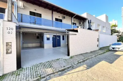Casa climatizada com 3 andares, churrasqueira e 2 vagas – várzea, itapema