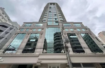 Espaçosa sala comercial com 2 vagas e excelente localização - toulon palace - itapema/sc