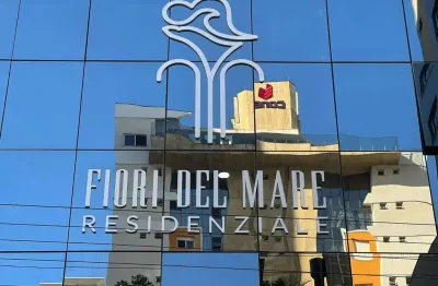 Luxuoso apartamento com raia de natação e quadra poliesportiva no fiori del mare – meia praia