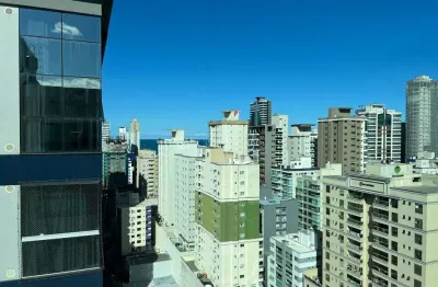 Luxuoso apartamento com 3 suítes e piscinas no long beach residence – vista para o mar