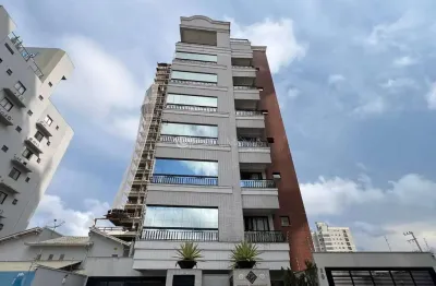 Conforto e lazer: apartamento de 2 suítes mobiliado com sacada e churrasqueira em porto belo