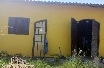Casa com 2 quartos à venda no pegorelli, caraguatatuba , 700 m2 por r$ 195.000