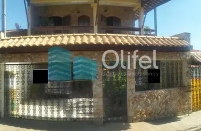 Excelente sobrado em bairro residencial próximo ao centro na cidade de louveira, com 3 suítes com planejados, avarandada, 2 amplas salas, cozinha planejada, área gourmet com churrasqueira, quintal, 2 