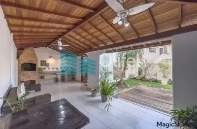 Excelente sobrado diferenciado,  na cidade de louveira ,com 3 dormitórios, sendo 1 suíte, todos os quartos com armários planejados, banheiro social, sótão, sala com 2 ambientes, lavabo, cozinha planej