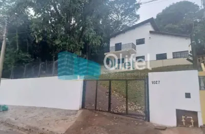 O imóvel está localizado em um dos melhores bairros da cidade de louveira, com fácil acesso  a rodovia anhanguera que liga as principais cidades da região. próximo ao centro e principais comércios com