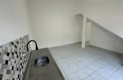 Aluga - 01 dormitório - cozinha - banheiro - área de serviço .