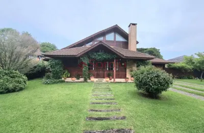 Vende-se casa com 4 quartos -260 m2 -averbada  em condominio em frente ao clube curitibano de golf
