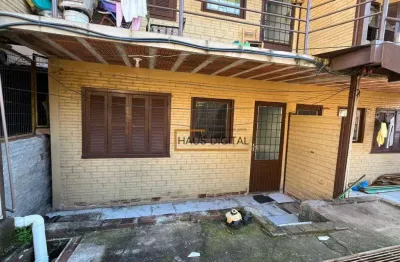 Casa térrea com 2 dormitórios em pátio compartilhado