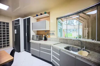 Casa com 03 dormitorios sendo 01 suite e 02 vagas no bairro ressacada em itajai